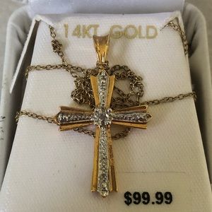 😍Beautiful 14 kt gold cross necklace😍